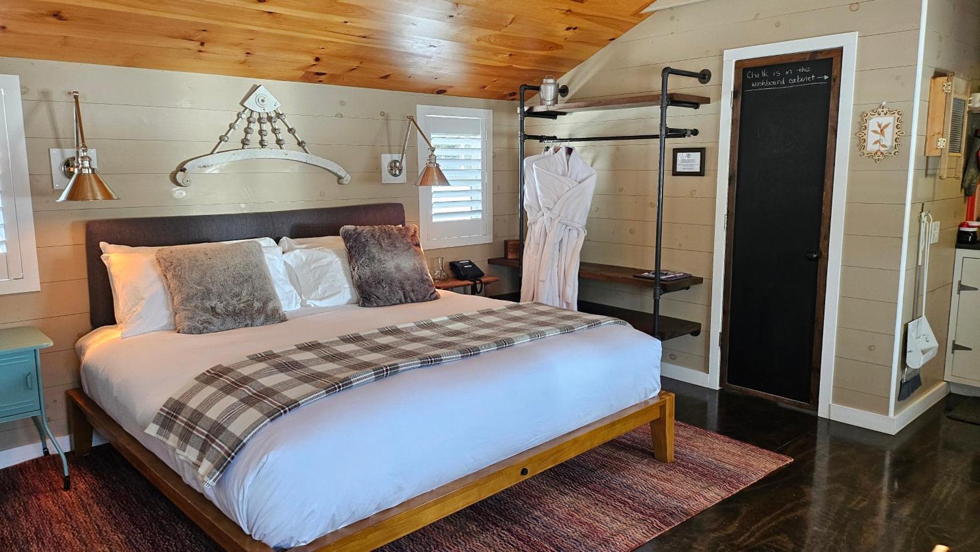 Antrim Streamside Hotel Livingston Manor Bagian luar foto